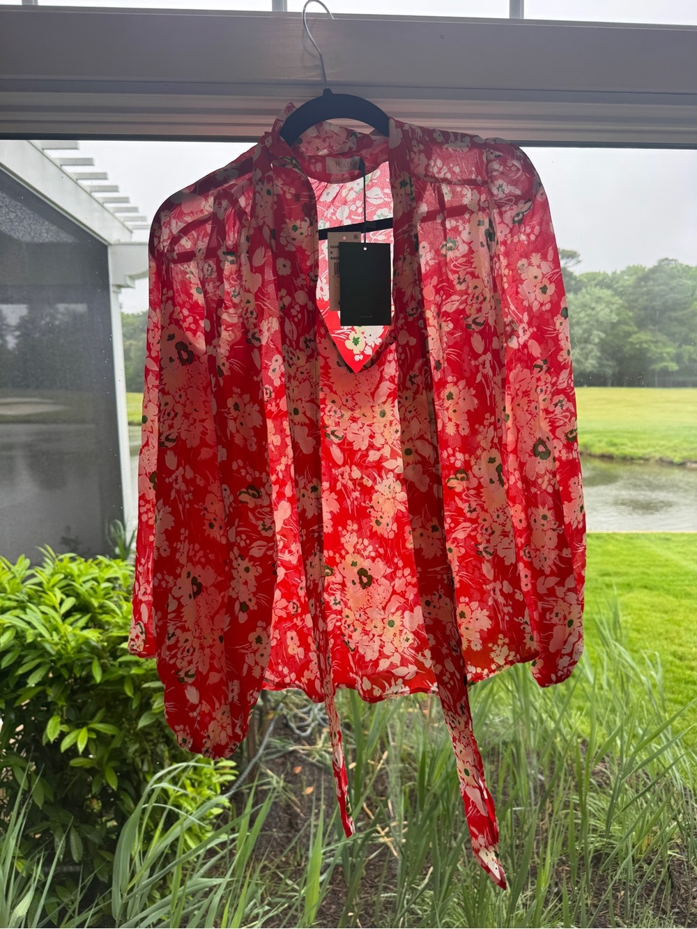 RIXO bunch flor Red Floral Tie-Front Blouse